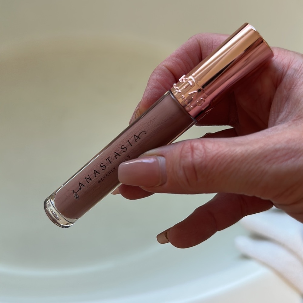 ANASTASIA BNIB LIP GLOSS RARE COLOR DEEP TAUPE